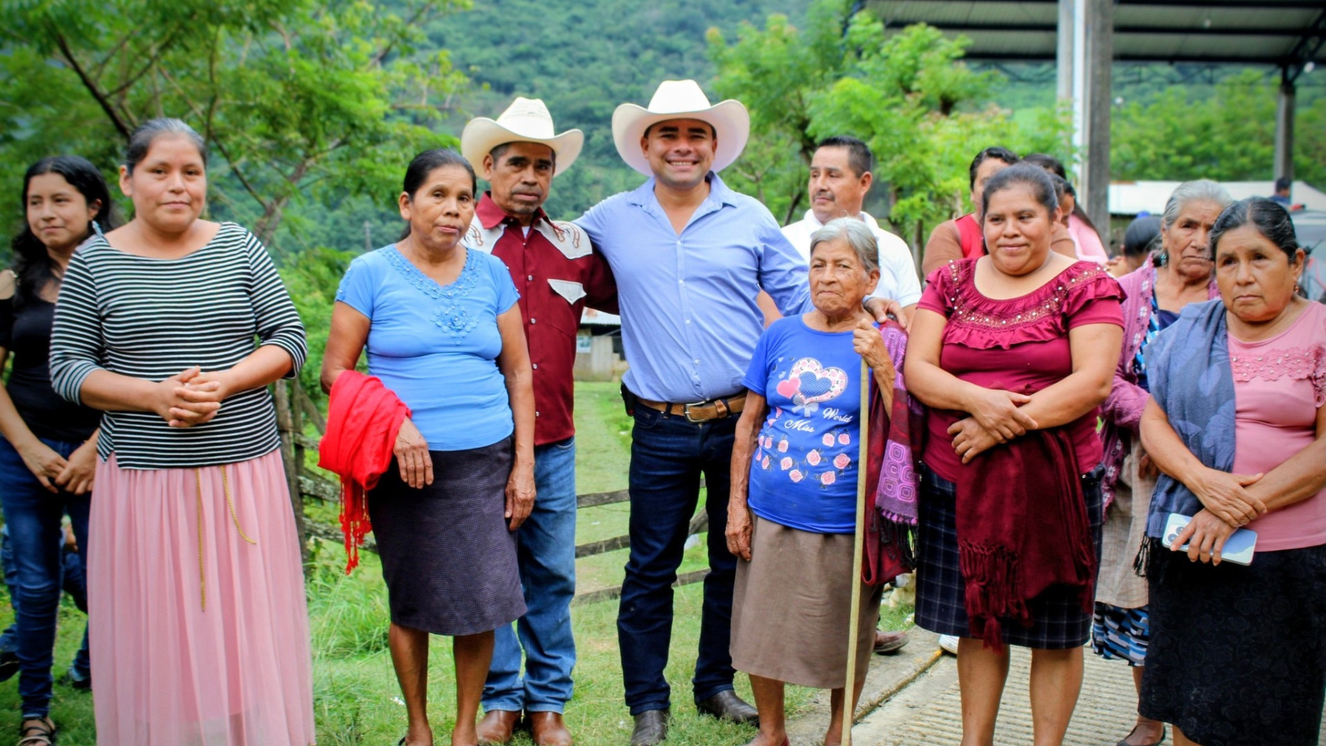 Arranque oficial a la obra de Línea de Conducción de Agua en la localidad de Zintlapal.